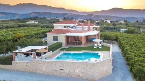 Malevizi Villa | Cretan Vineyard Hill Villa 2