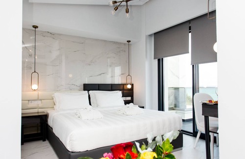 Polichrono Hotel | Crystal villas & suites