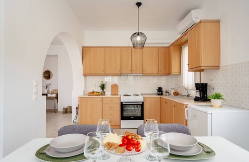 Mikri Vigla Apartment | Cycladic apartment - just a few meters from Orkos beach!