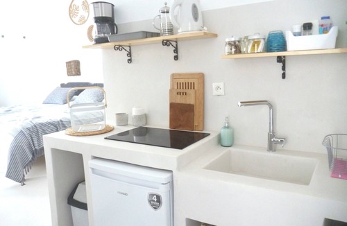 Parikia Apartment | Cycladic studio, 2 people with balcony in Parikia: 300m from Livadia-Beach
