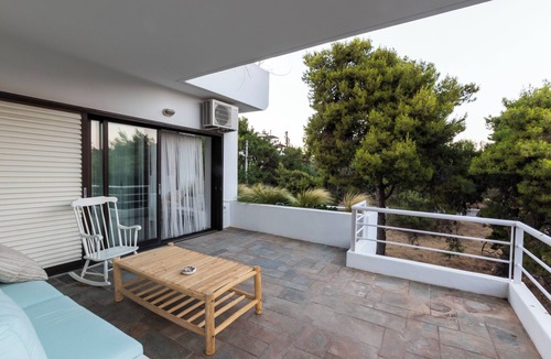 Vouliagmeni Apartment | Danae's Art Vouliagmeni