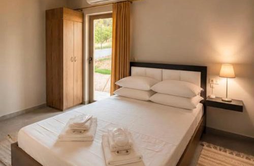 Paleros Apartment | Danita Apartments