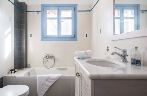 Agia Paraskevi House | DAPHNE - Sunny villa with private Pool and Sea view