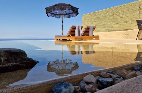Ano Meria Villa | Dazzling Folegandros Suite | Nefeli Suite | Breathtaking Aegean Sea Views