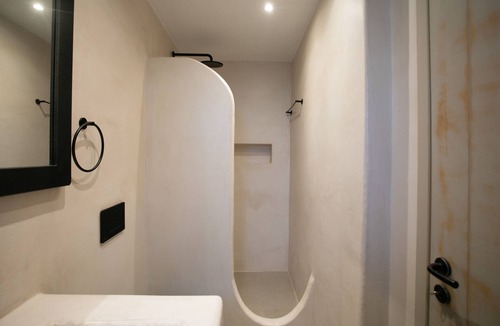 Naxos Town Hotel | Deluxe family room in Naxos town (shared pool)
