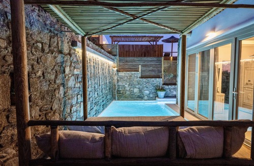 Xilokeratidi Apartment | Deluxe Suite with Private Outdoor Pool
