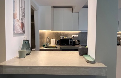 Filopappou Apartment | Diego’s cozy Athens Apartment, Walk to Acropolis