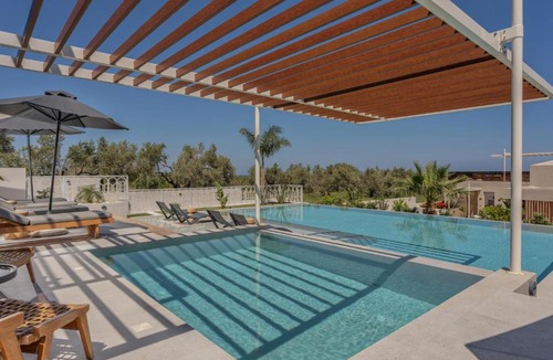 Adele Villa | Dive into Bliss Villas - Daily Housekeeping by etouri