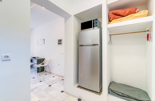 Agios Gordios Apartment | Doliva Chris Apartment with Private Pool, Mountain View, Wi-Fi and Air Conditioning