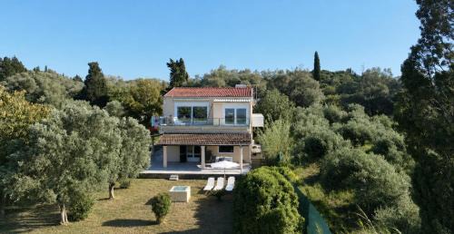 Lefkimmi Villa | Dollys Charming Seaside House