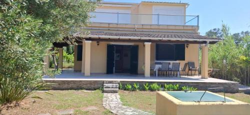 Lefkimmi Villa | Dollys Charming Seaside House