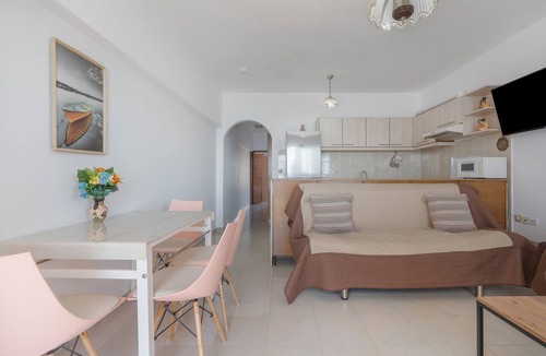 Haraki Apartment | Dorothy's Seaview Apartment with Sea View and Wi-Fi