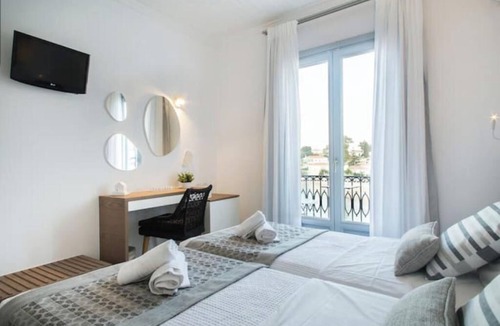 Spetses Apartment | Double twin-bed with a sea view - Aurora Spetses