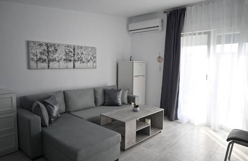 Paralia Ofryniou House | Doukas Aparthotel