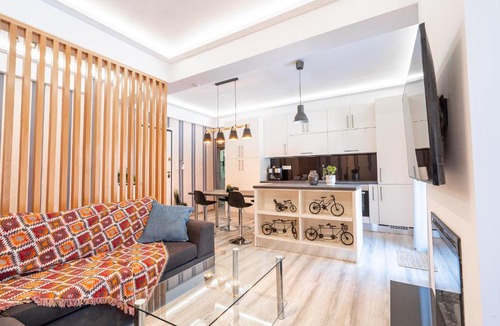 Omonia Apartment | Downtown Penthouse With Gym And Acropolis View