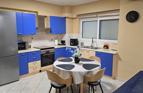Keratsini-Drapetsona Apartment | Dramas17 - PS5. Next to Piraeus Port and Lipasmata Festival Park!