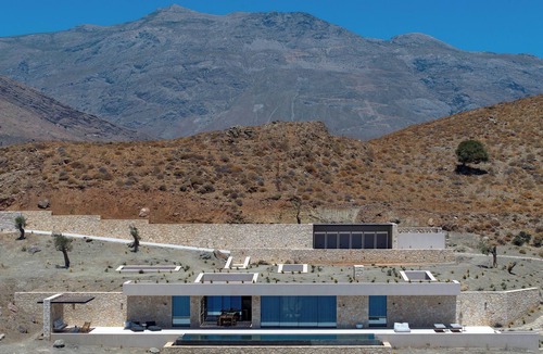 Vizari Villa | Earthy Architecture Meets Endless Blue by etouri