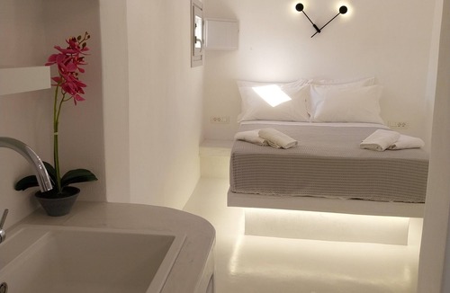Perissa Hotel | East Wind Perissa