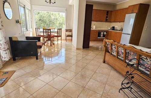 Zola Apartment | Effie's Escape Spacious House in Zola