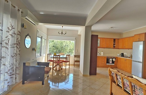 Zola Apartment | Effie's Escape Spacious House in Zola
