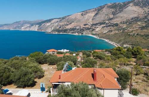 Argostoli Apartment | Effie's Escape Spacious country house