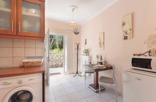 Kontokali Apartment | Elegant Studio for Quiet Holidays with Swimming Pool & Large Garden