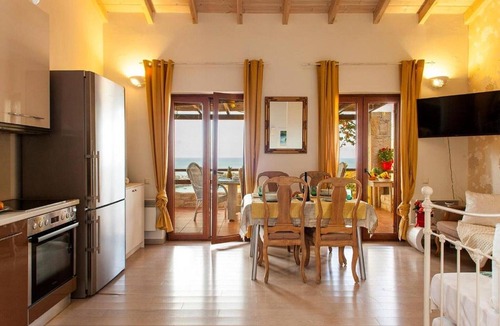 Agia Pelagia House | Elegant Villa for 4 in Agia Pelagia