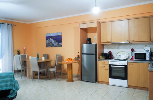 Nafplion City Centre Apartment | Elena's quiet gem 2bedroom condo in tranquil Nafplion with AC for relaxing stays