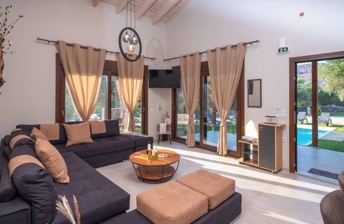 Agios Nikolaos Villa | Eleolithos Villa olive & pool