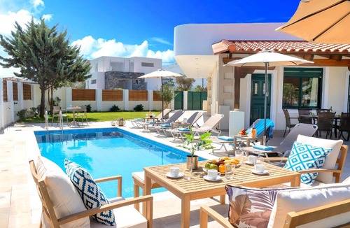 Paralia Kourna Villa | Eliomar Beachside Villa