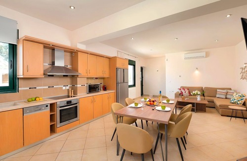 Paralia Kourna House | Eliomar Villa am Strand by Interhome