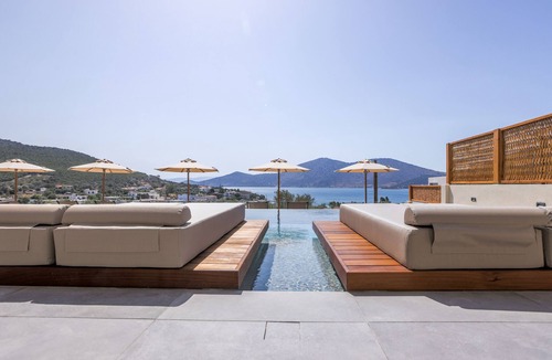 Steni Dirfyos Hotel | Elivia Boutique Suites