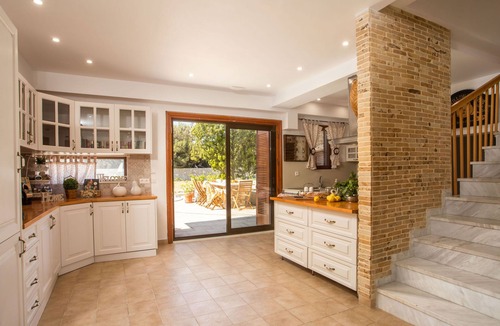 Kallithea House | Emarmene Wine & Vineyard Retreat – Private Villa with Pool near Rhodes