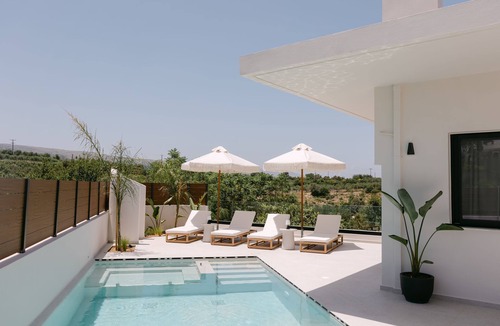 Skouloufia Villa | Emerald Harmony Villa with Private Pool & Jacuzzi