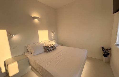 Imerovigli Hotel | Esmi Suites Santorini 01