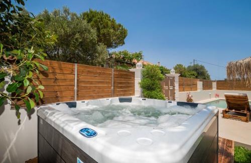 Alonia Villa | Estella Luxury Villa in Amoudi -200m from the beach