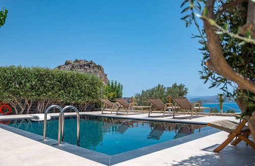 Agia Galini Villa | Evgoro Thalassa – Luxury Villa with Pool & Jacuzzi