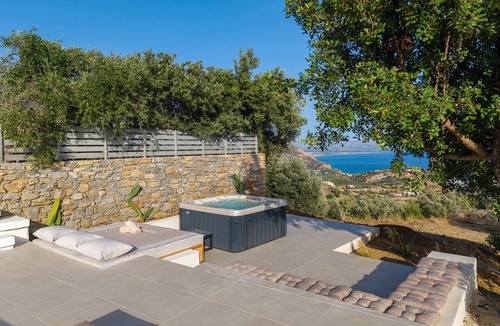 Agia Galini Villa | Evgoro Thalassa – Luxury Villa with Pool & Jacuzzi