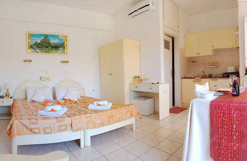 Megalo Metochi Apartment | Evli Luxury self catering apartments 7minutes walk down to center of Rethymno