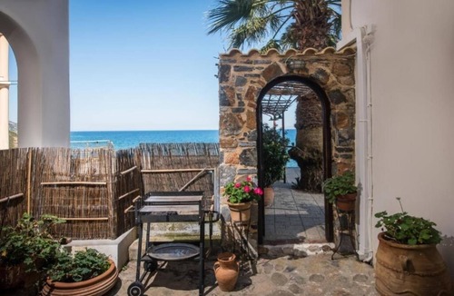 Malevizi Apartment | Exclusive Seaside Retreat Two-Bedroom Apartment with Ocean View