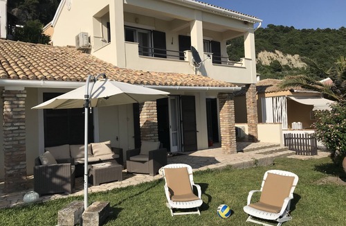 Parelia House | Exclusive villa by the sea