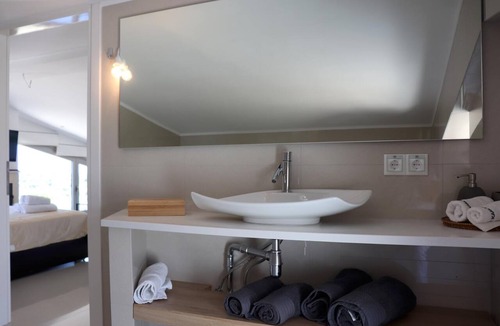 Pylos-Nestoras Apartment | Exclusively furnished vacation apartment with a sweeping view of the sea, Wi-Fi, Messenia, Pelo