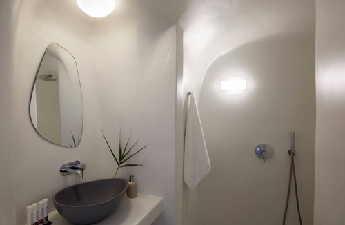 Oia Hotel | Executive One-Bedroom Cave Suite