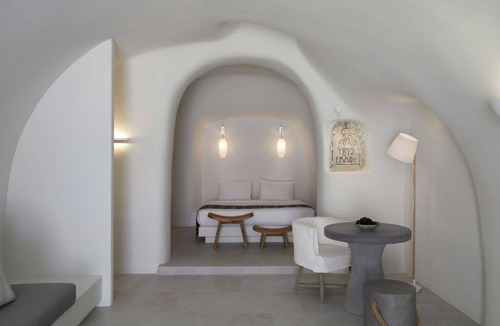 Oia Hotel | Executive One-Bedroom Cave Suite