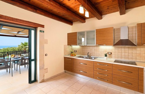 Mathes House | für 12 Personen in Chania, Kreta (West-Kreta) by Interhome