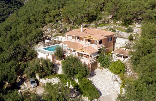 Agni Villa | Fabulous three bedroom villa with stunning sea views