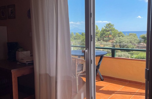 Pirgadikia Apartment | Family apartment with sea view, only 3 min away from private beach