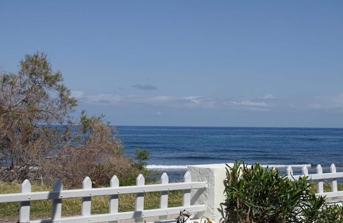 Monolithos House | Family beach house, sea front.