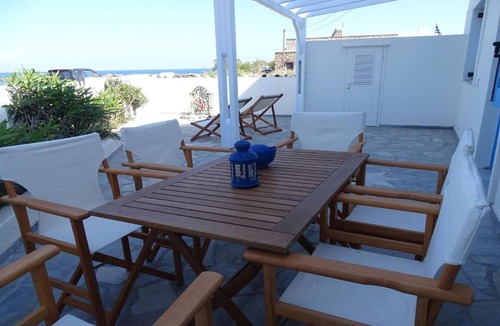Monolithos House | Family beach house, sea front.