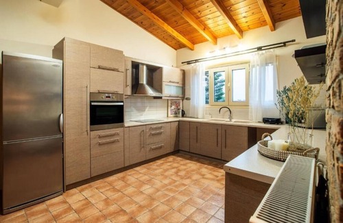 Molos Apartment | Family friendly apartment next to the sea